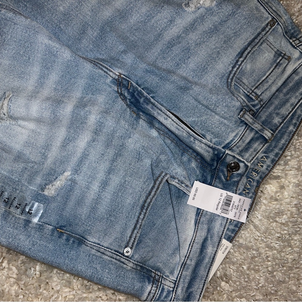 American Eagle Destoyed “Mom” Jean NWT